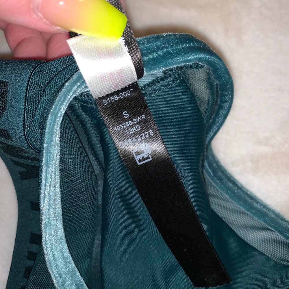 NWOT vs pink velvet sports bra - Picture 16 of 16